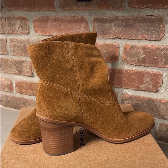 Lucky Brand Tan Heeled Boots with Chunky Block Heel - Picture 5 of 10